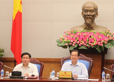 ท่านเหงวียนเติ๊นหยุงนายกรัฐมนตรีเวียดนามหารือกับคณะกรรมการเศรษฐกิจส่วนกลาง